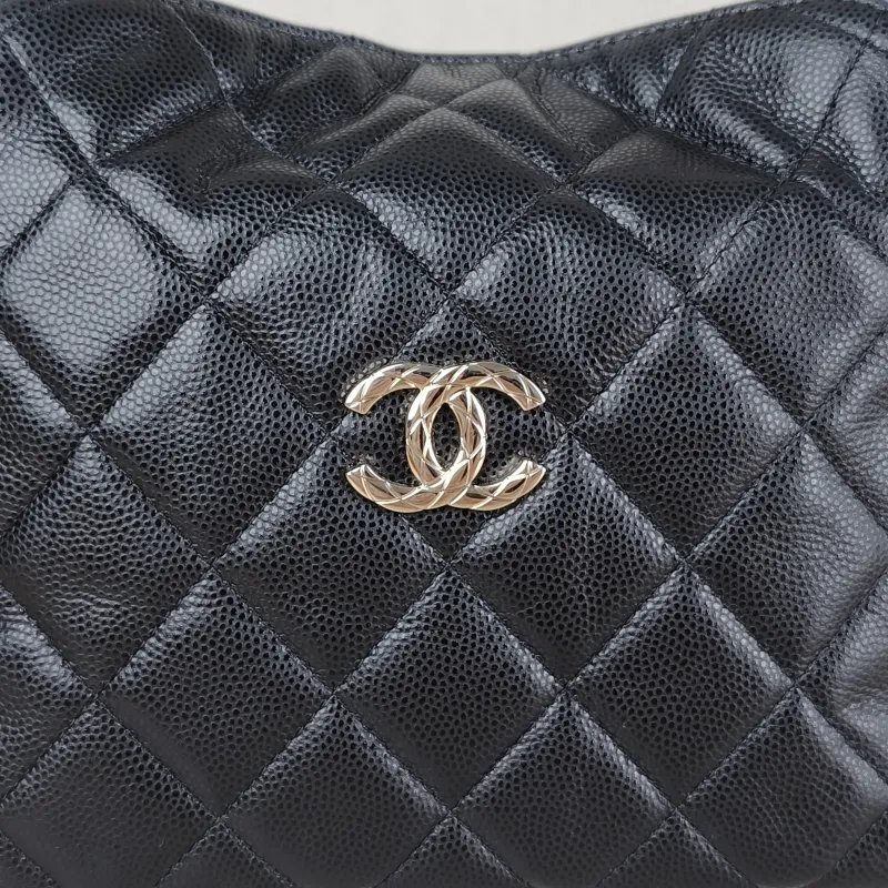 Chanel Crossbody Bag Crossbody Bag Black Calfskin One Size 18 × 7 × 13.5 cm — detail view 9 of 12