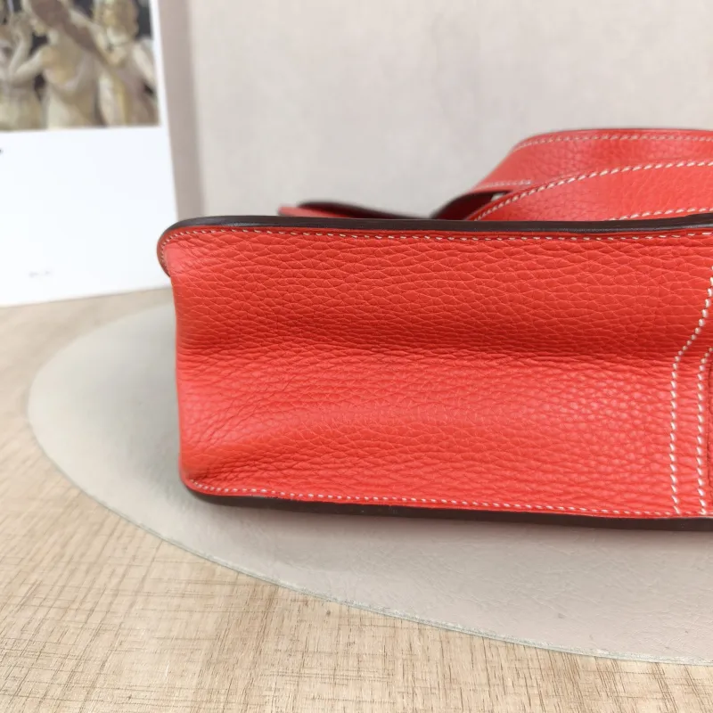 Hermès Shoulder Bag Halzan 31 Q5 Taurillon Clemence TC Calfskin Medium 31 × 9 × 28.5 cm A — detail view 3 of 12