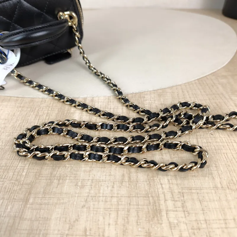 Chanel Crossbody Bag Edition Black Lambskin11 × 7 × 9 cm — detail view 4 of 14