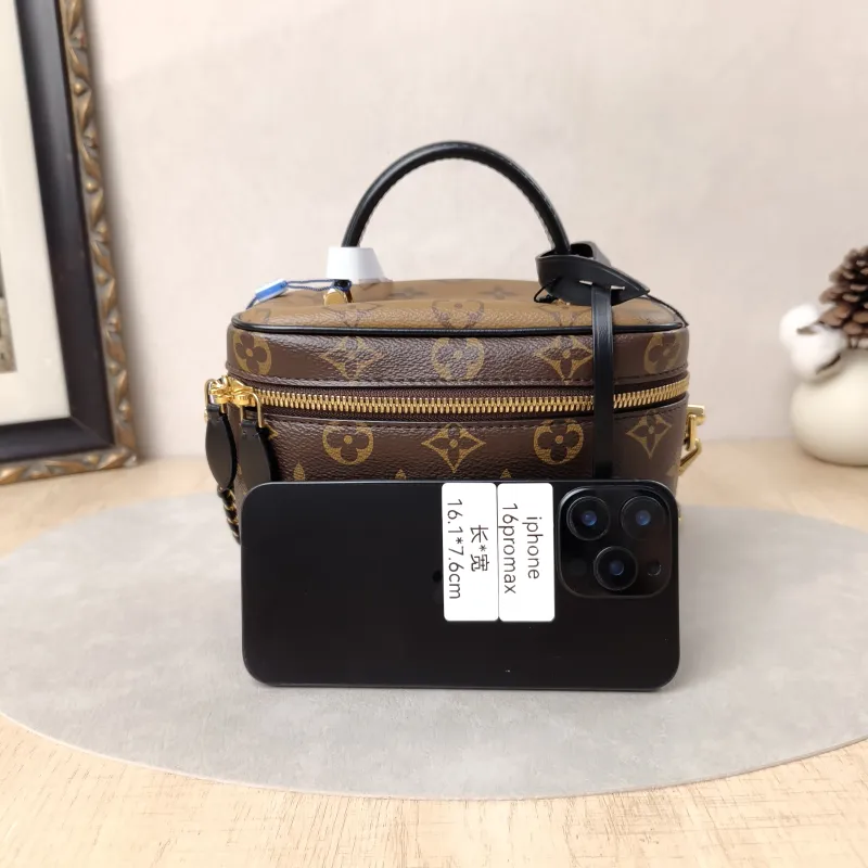 Louis Vuitton Shoulder Bag VANITY Cosmetic Bag Monogram PVC Small19 × 11 × 13 cm — cover view 2 of 5