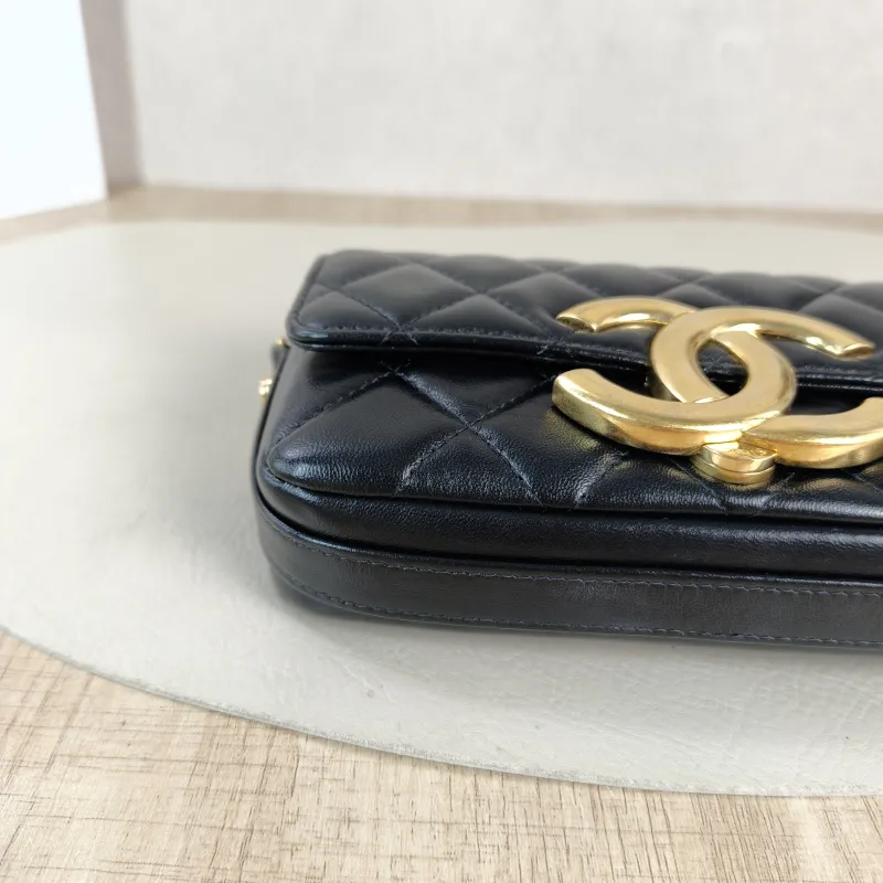 Chanel Crossbody Bag C logo Crossbody Bag Black with Gold-Tone Hardware Lambskin One Size 17 × 4 × 10 cm — detail view 2 of 11