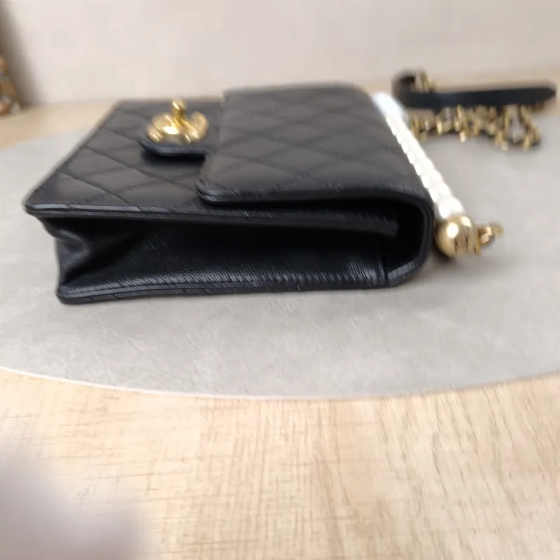 Chanel Crossbody Bag Crossbody Bag Black Calfskin15.5 × 5 × 15 cm — detail view 18 of 20