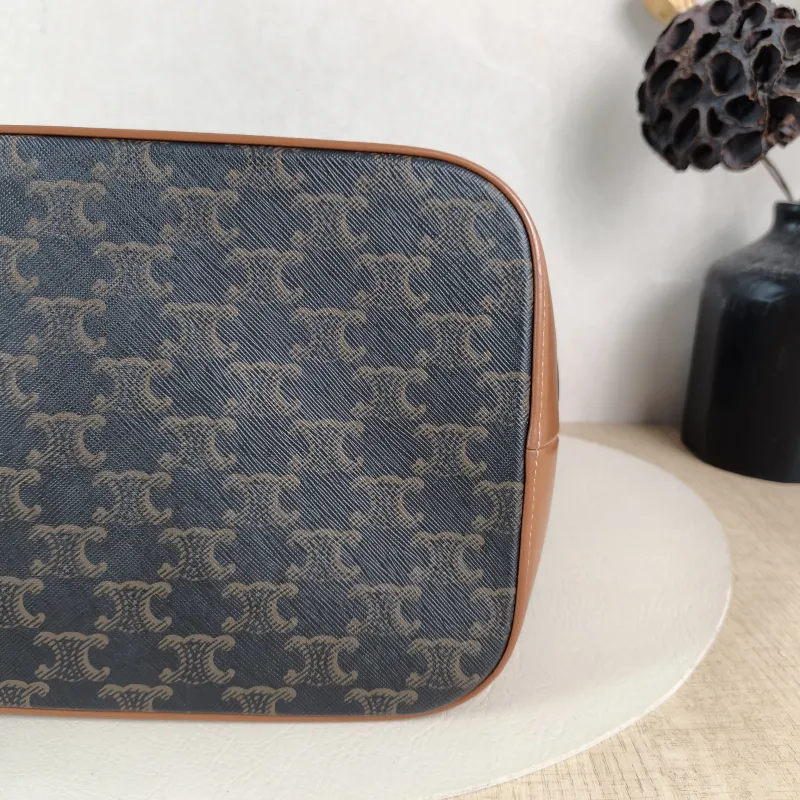 CELINE Crossbody Bag Triomphe Bucket Bag Monogram PVC Medium24 × 18 × 27 cm — detail view 11 of 11