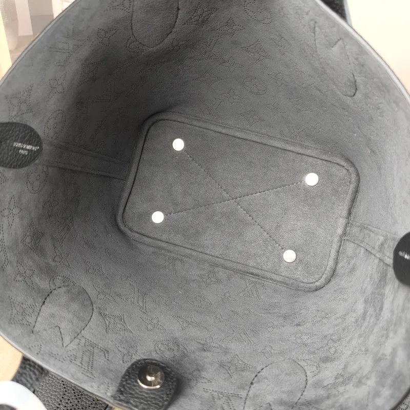 Louis Vuitton Crossbody Bag Blossom Top Handle Bag Black Calfskin Small 20 × 12.5 × 20 cm — detail view 1 of 11