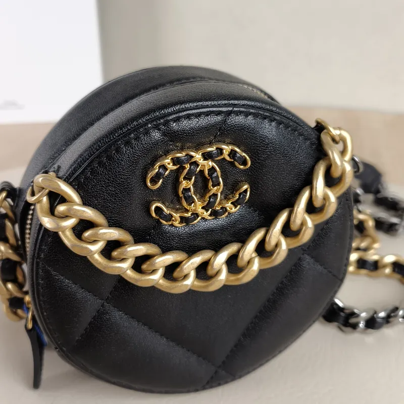Chanel Crossbody Bag19bag Black Lambskinmini12 × 4.5 × 12 cm — detail view 10 of 12
