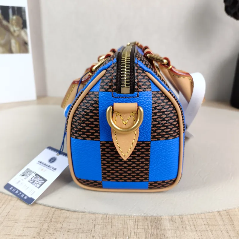 Louis Vuitton Crossbody Bag Speedy 18 PVC 18 × 10 × 12 cm — detail view 4 of 12