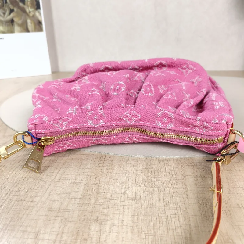 Louis Vuitton Shoulder Bag Pochette Valley Red One Size21 × 7 × 15 cm — detail view 10 of 10