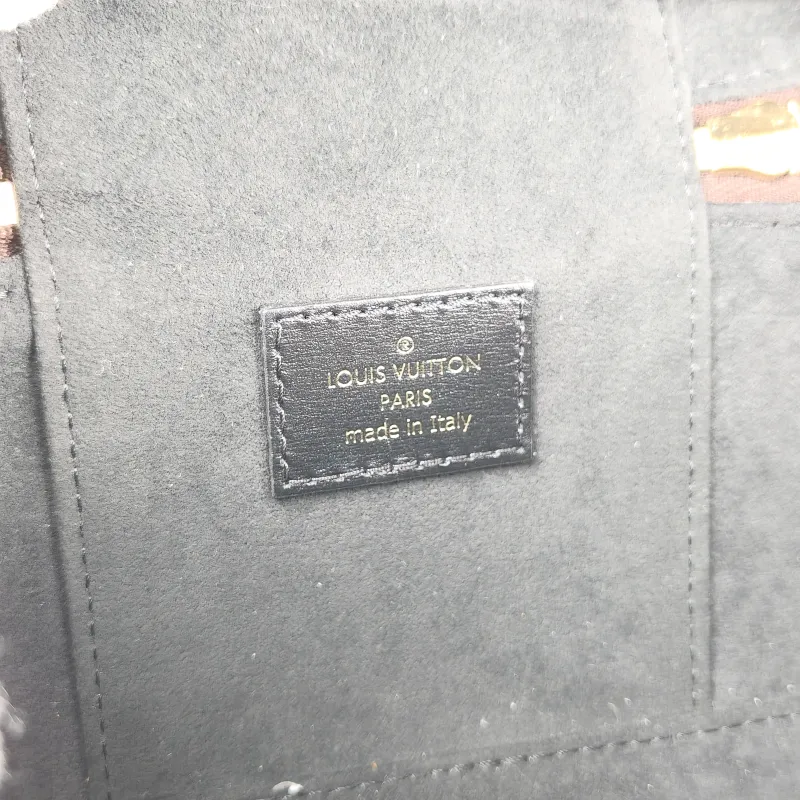 Louis Vuitton Shoulder Bag VANITY Cosmetic Bag Monogram PVC Small 19 × 6 × 12 cm — detail view 7 of 15
