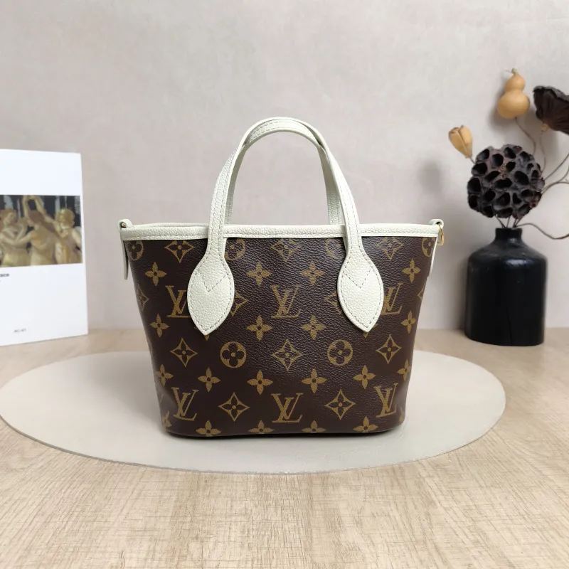 Louis Vuitton Crossbody Bag NEVERFULL INSIDE OUT BB Green PVC · Calfskin BB26.5 × 11 × 16.5 cm