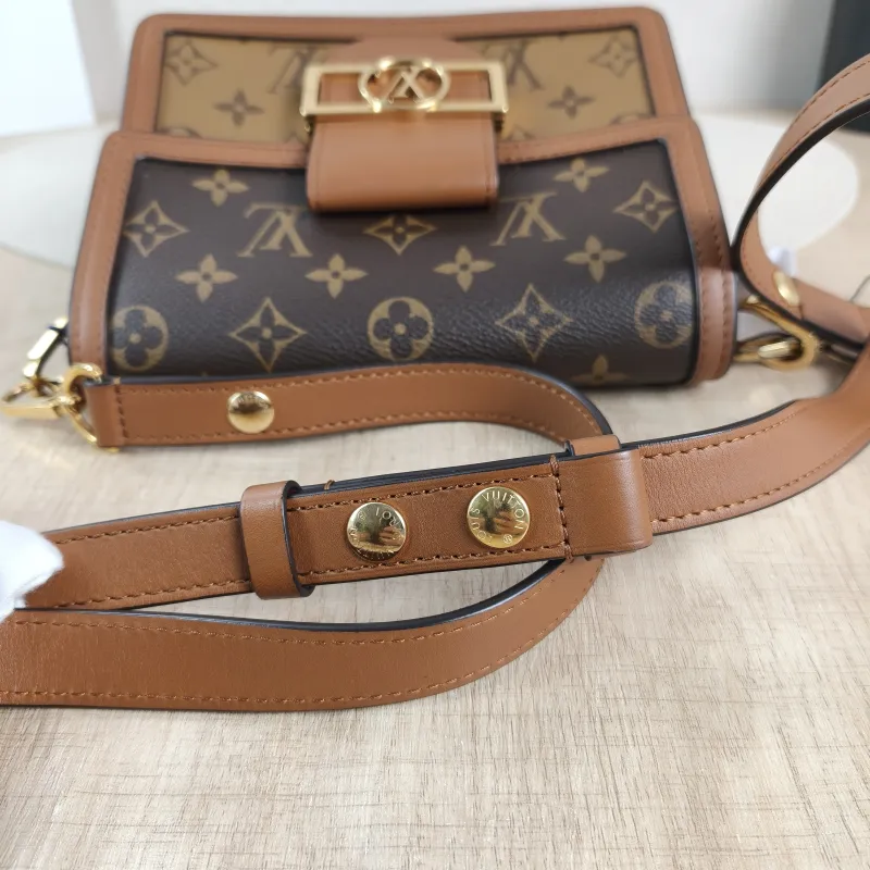 Louis Vuitton Crossbody Bag Dauphine Monogram PV Cmini20 × 9 × 15 cm — detail view 3 of 13