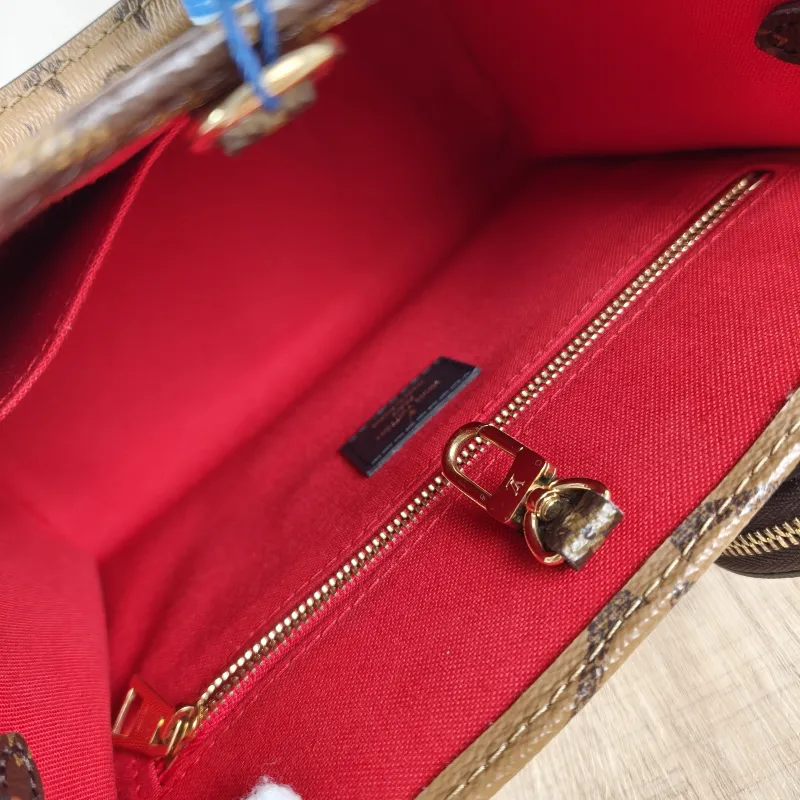 Louis Vuitton Shoulder Bag Onthego Monogram PVC Small25 × 11.5 × 19 cm — detail view 9 of 12