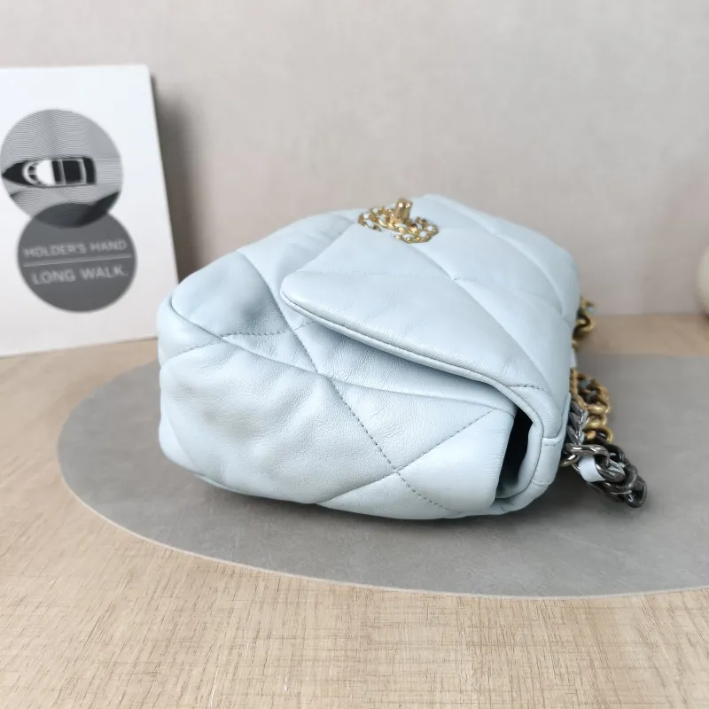Chanel Crossbody Bag19Bag Blue SL ambskin Small26 × 9 × 16 cm — detail view 4 of 13
