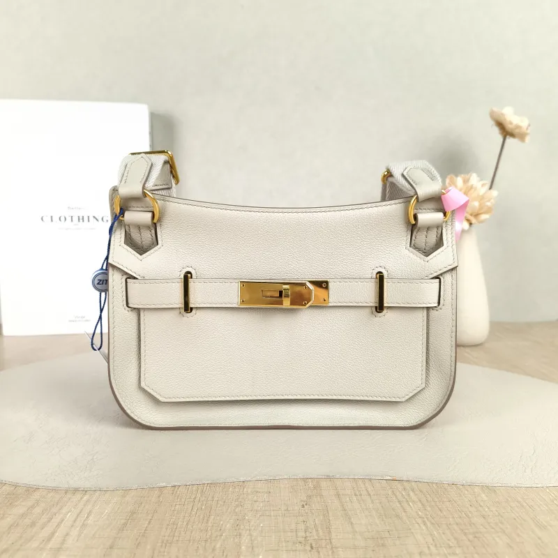 Hermès Crossbody Bag Jypsiere 23 8L Swift Calfskin Mini 23 × 5 × 17 cm B