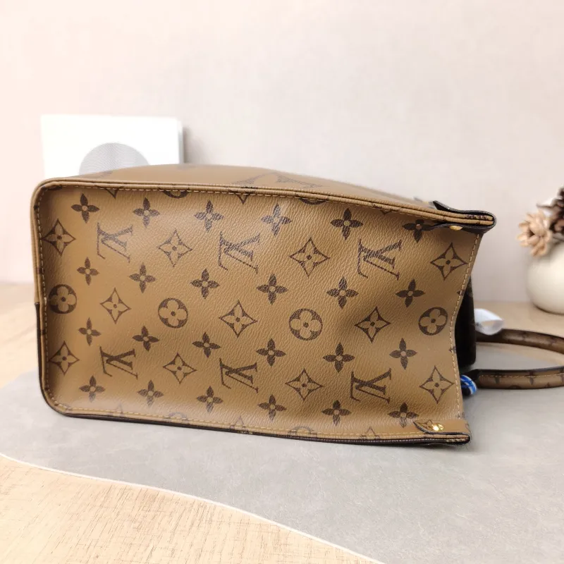 Louis Vuitton Shoulder Bag Onthego Medium Monogram PVC Medium 35 × 14 × 27 cm — detail view 5 of 11