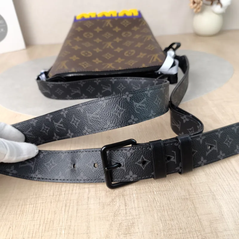 Louis Vuitton Crossbody Bag Cruiser Messenger Bag Monogram PVC One Size16.5 × 10 × 24 cm — detail view 12 of 12