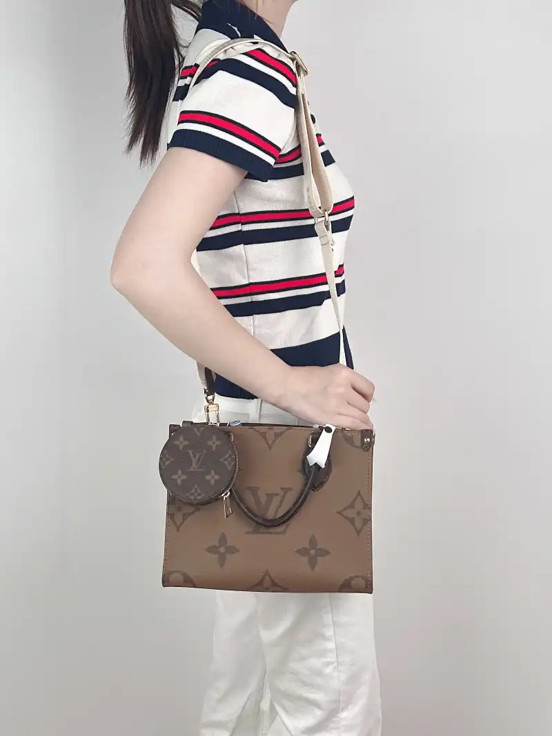 Louis Vuitton Shoulder Bag Onthego Monogram PVC Small25 × 11.5 × 19 cm — on-model view 4 of 5