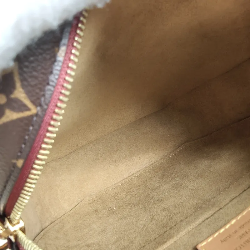 Louis Vuitton Crossbody Bag BOITE CHAPEAU SOUPLE Monogram PVC Large 20 × 8 × 22.5 cm — detail view 9 of 12