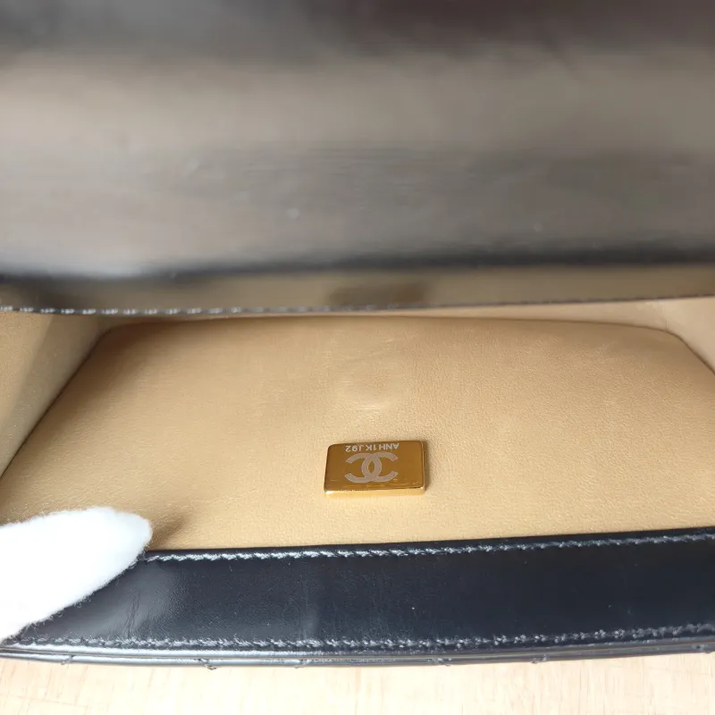 Chanel Crossbody Bag Black Calfskin Small19 × 8 × 12 cm — detail view 4 of 11
