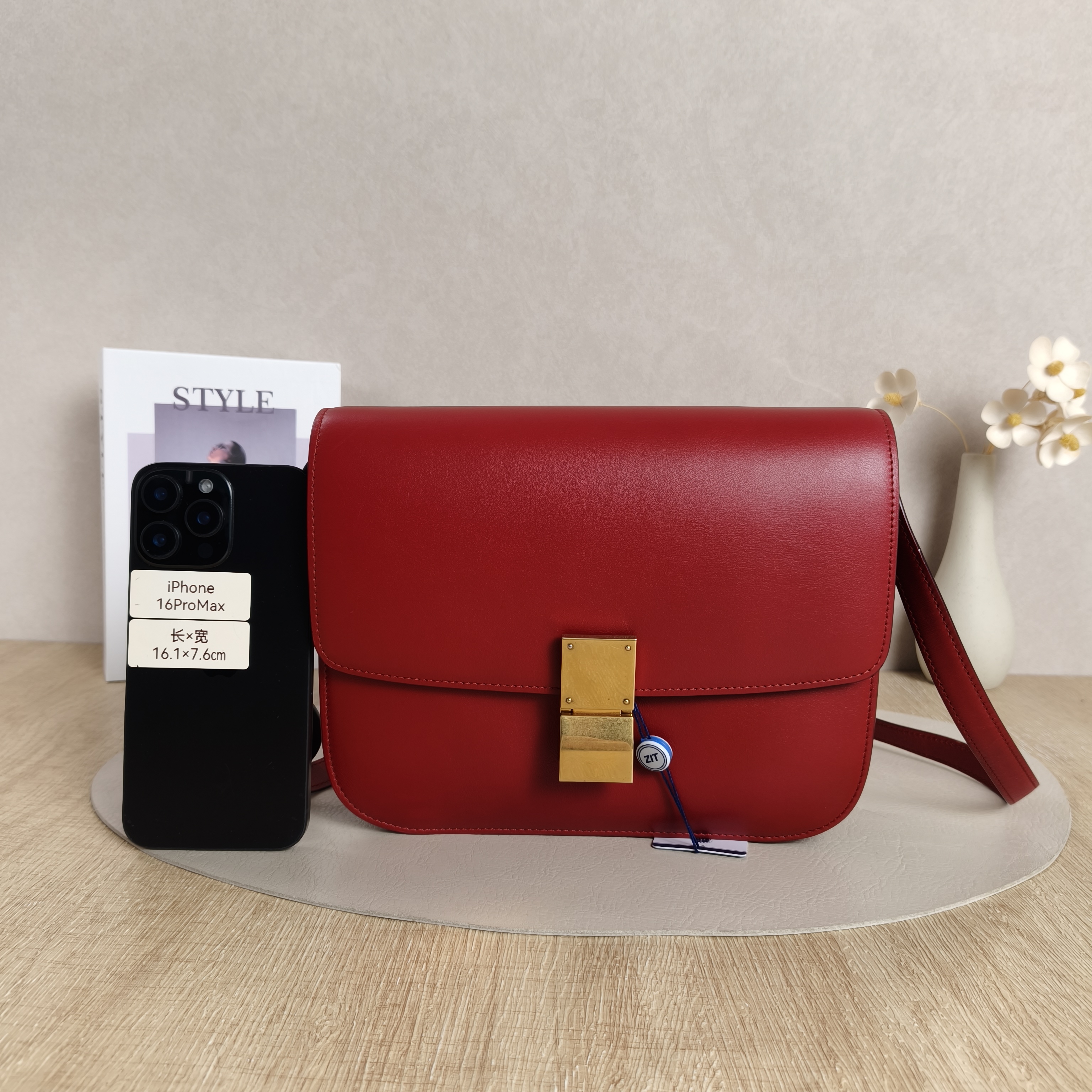 CELINE Crossbody Bag Classic Box Red Calfskin Medium24 × 7 × 18 cm — cover view 8 of 12