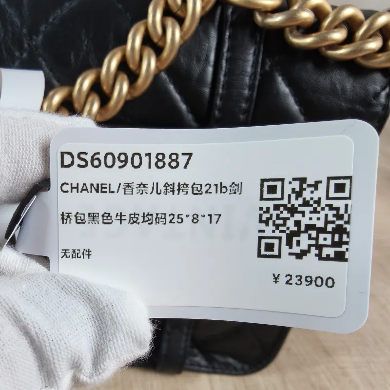 Chanel Crossbody Bag21b Black Calfskin One Size25 × 8 × 17 cm — detail view 6 of 13