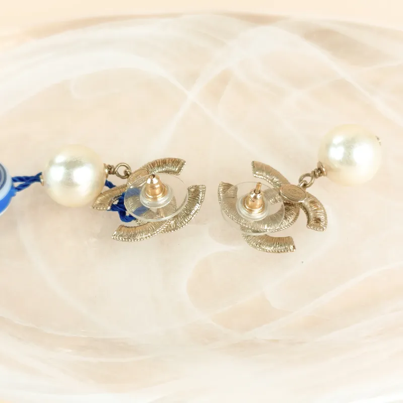 Chanel Jewelry · Earrings Gold Pearl One Size — cover view 4 of 6