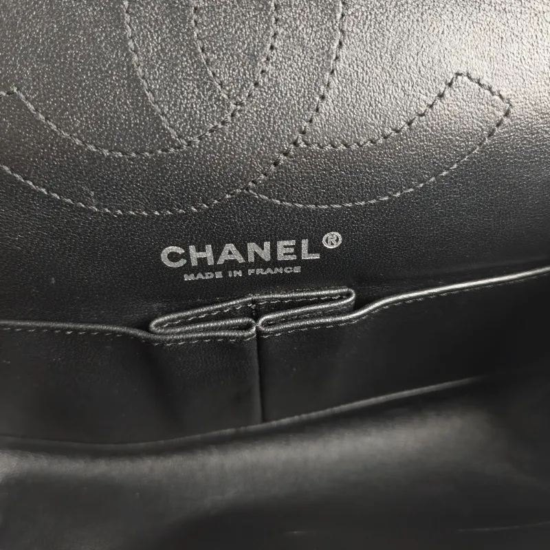 Chanel Crossbody Bag 2.55 Black Calfskin Small 24 × 7.5 × 16 cm 20 — detail view 3 of 14