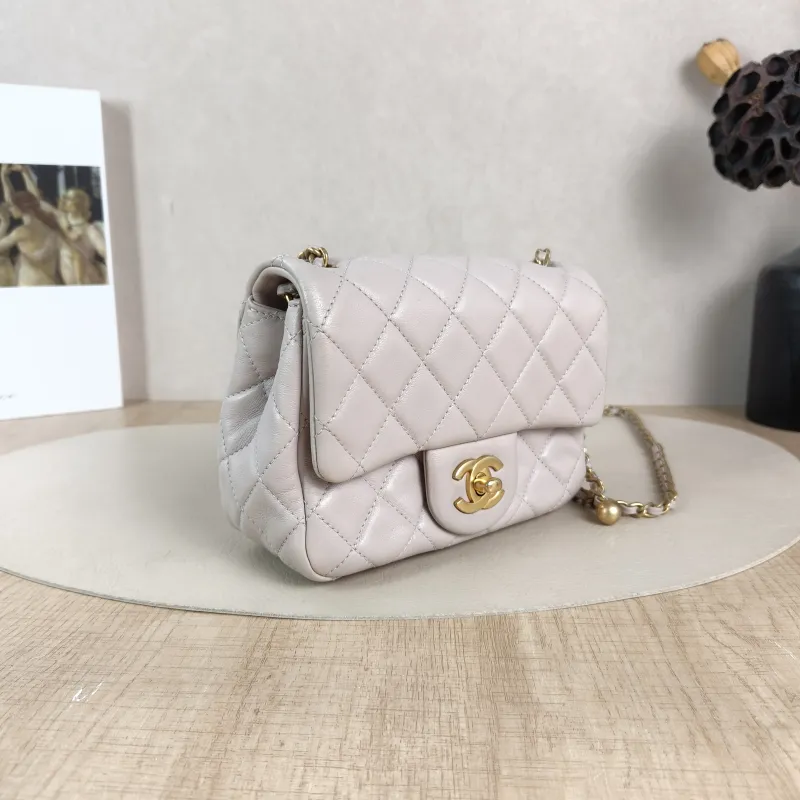 Chanel Crossbody Bag Lambskin One Size17 × 8 × 13.5 cm — cover view 5 of 5