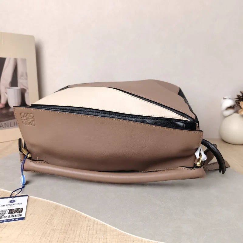 LOEWE Crossbody Bag Puzzle Brown Colorblock Calfskin Medium 29 × 14 × 19.5 cm — detail view 2 of 14