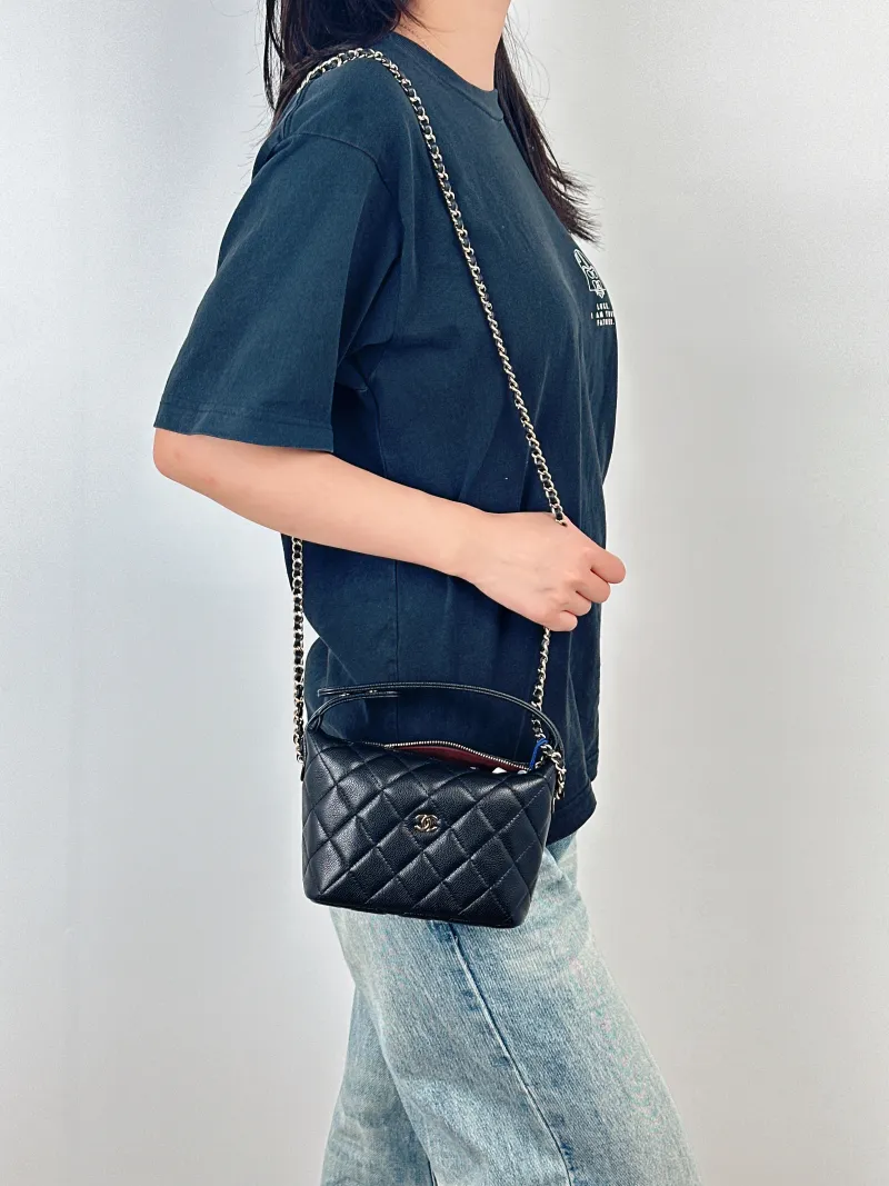 Chanel Crossbody Bag25c Vanity Case Bag Black Grained Calfskin15.5 × 6 × 12 cm — on-model view 3 of 3