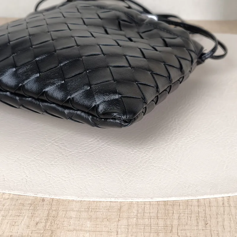 Bottega Veneta Shoulder Crossbody Bag Black Lambskin One Size20.5*15.5 — detail view 4 of 8