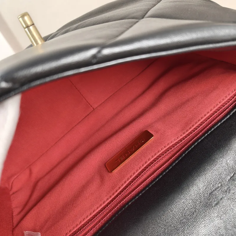 Chanel Crossbody Bag 19Bag Black SL ambskin Small 26 × 9 × 16 cm — detail view 5 of 11