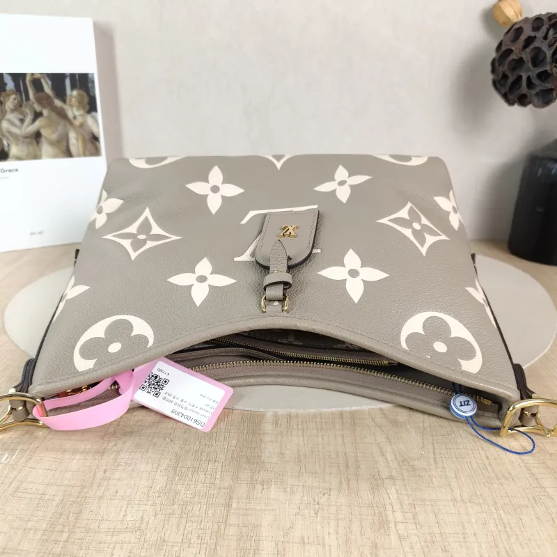 Louis Vuitton Crossbody Bag Carryall Calfskin Small 29.5 × 12 × 24 cm — detail view 12 of 12