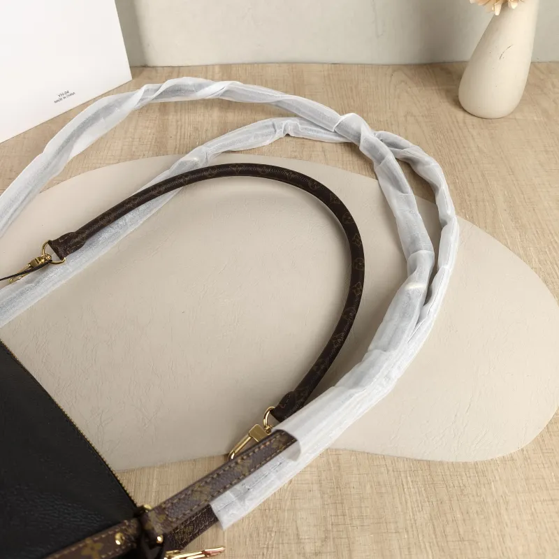 Louis Vuitton Shoulder Bag EXPRESS Shoulder Bag Black Calfskin Small26 × 13.5 × 17 cm — detail view 5 of 8