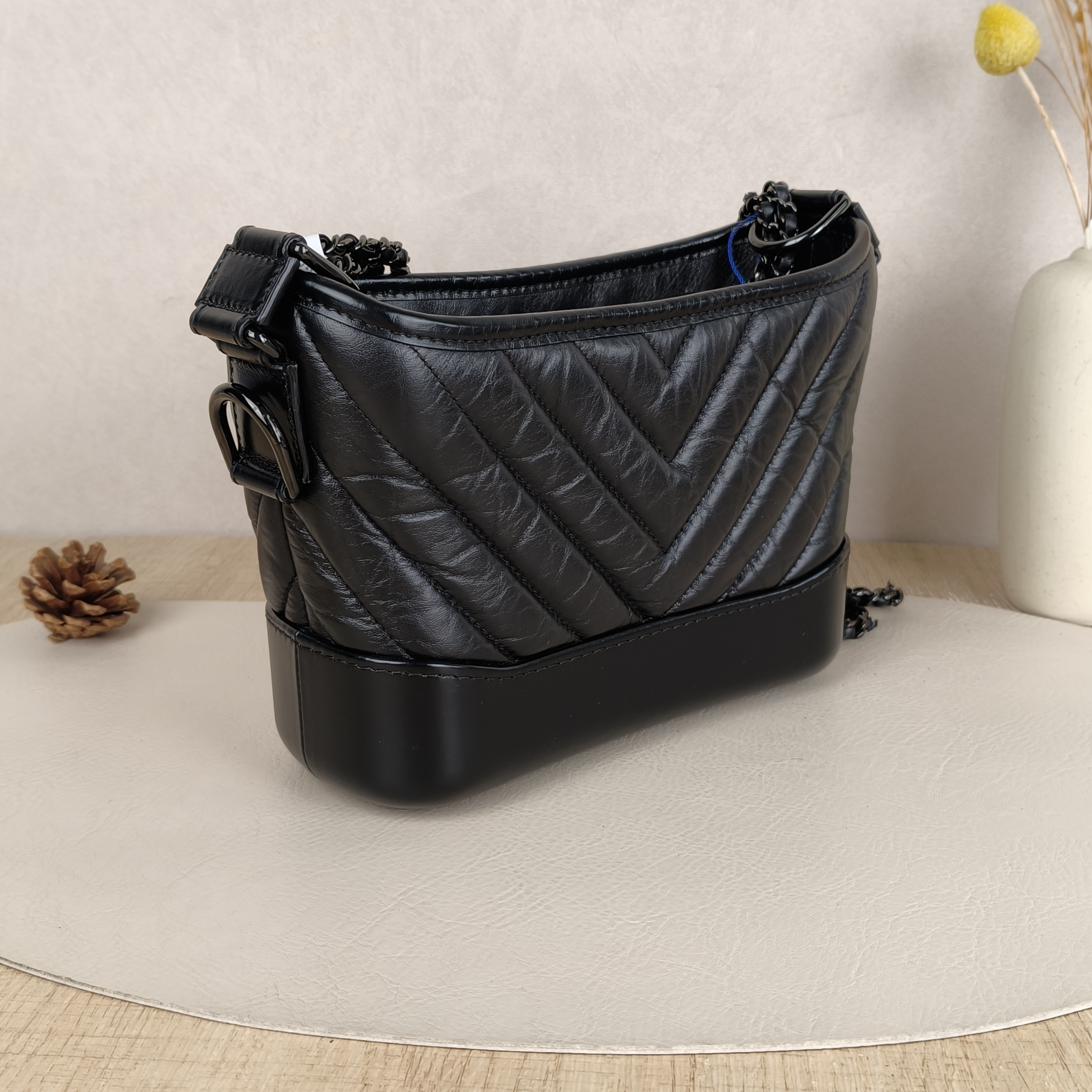 Chanel Crossbody Bag Black Calfskin Small20 × 8 × 15 cm — cover view 4 of 8