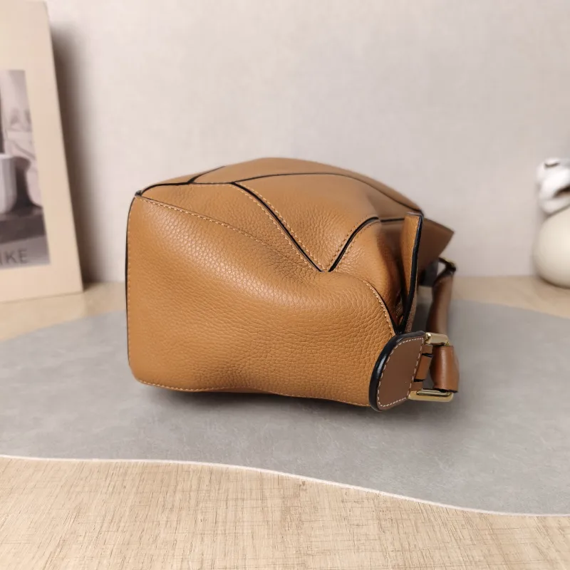 LOEWE Crossbody Bag Puzzle Caramel CC alfskin Small 24 × 10.5 × 16.5 cm — detail view 5 of 15