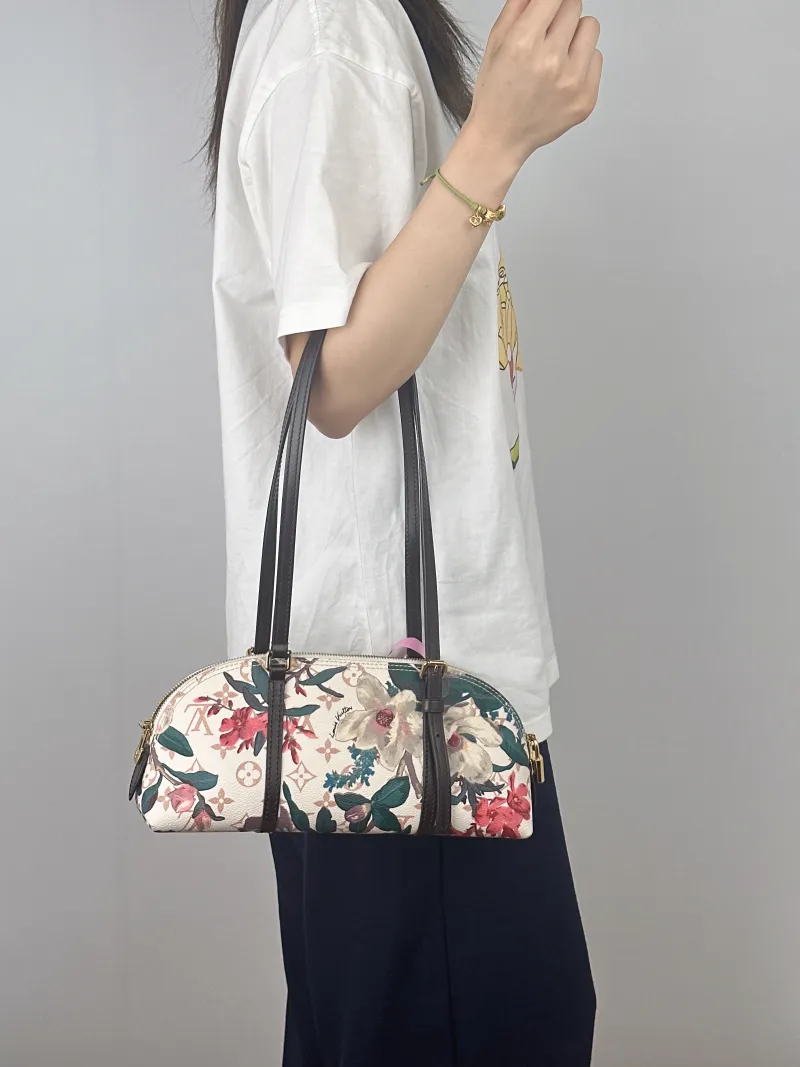 Louis Vuitton Shoulder Bag Squire East West PVC One Size29 × 8 × 14 cm — on-model view 1 of 2