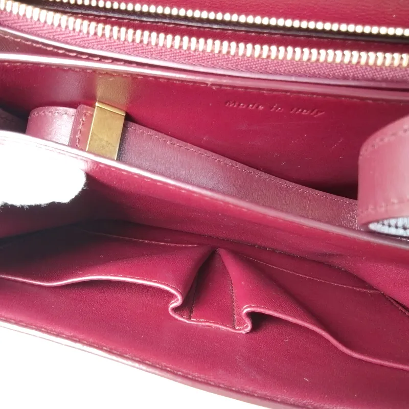 CELINE Crossbody Bag Classic Box Red Calfskin Medium24 × 7 × 18 cm Conditioned — detail view 6 of 11