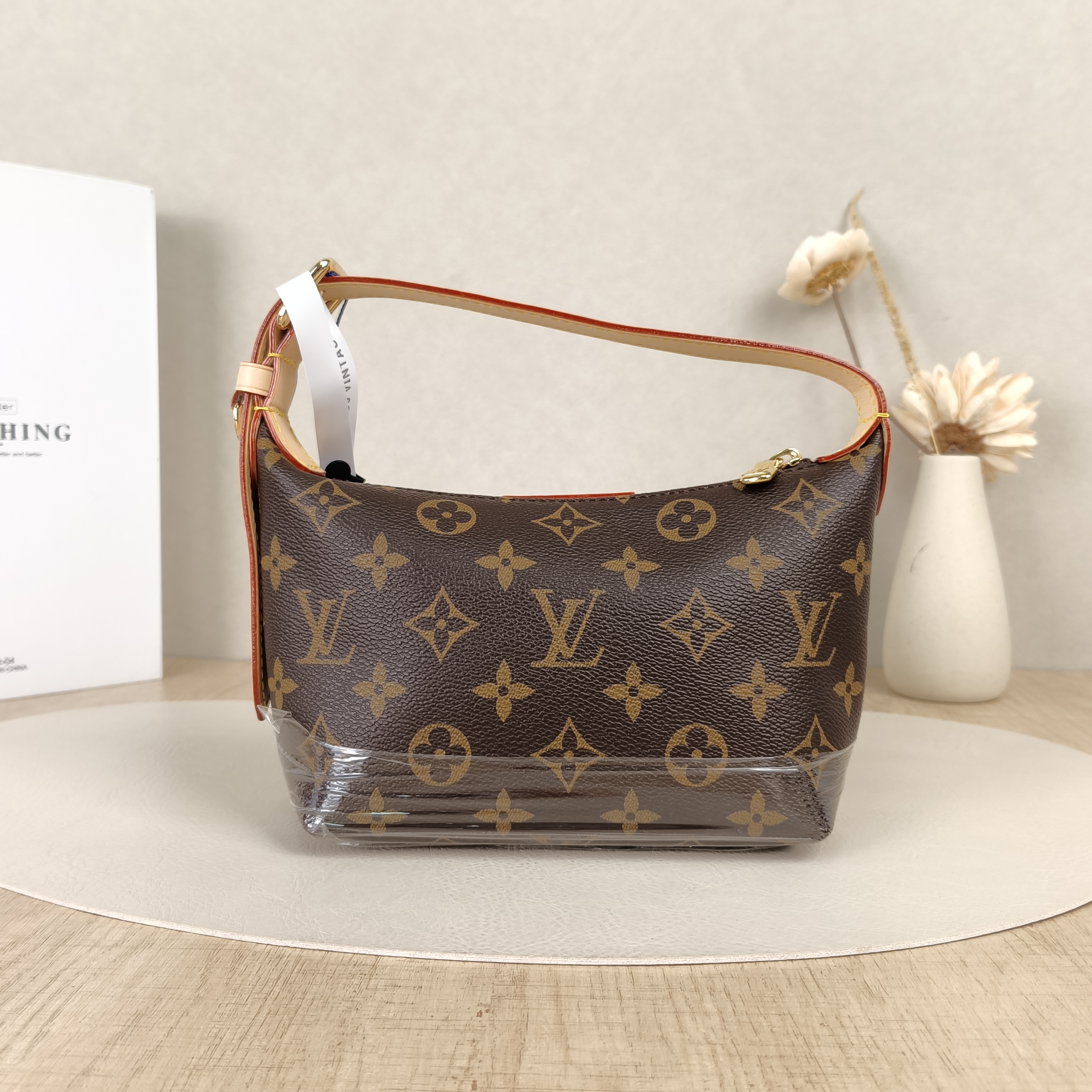 Louis Vuitton Shoulder Bag Pochette Hills Monogram PVC One Size18.5 × 6.5 × 11 cm — cover view 7 of 8