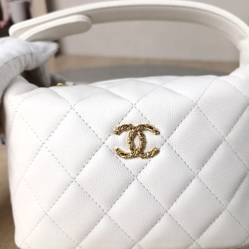 Chanel Crossbody Bag Crossbody Bag White Gold-Tone Hardware Grained Calfskin One Size 21.5 × 7.5 × 19 cm — detail view 8 of 13
