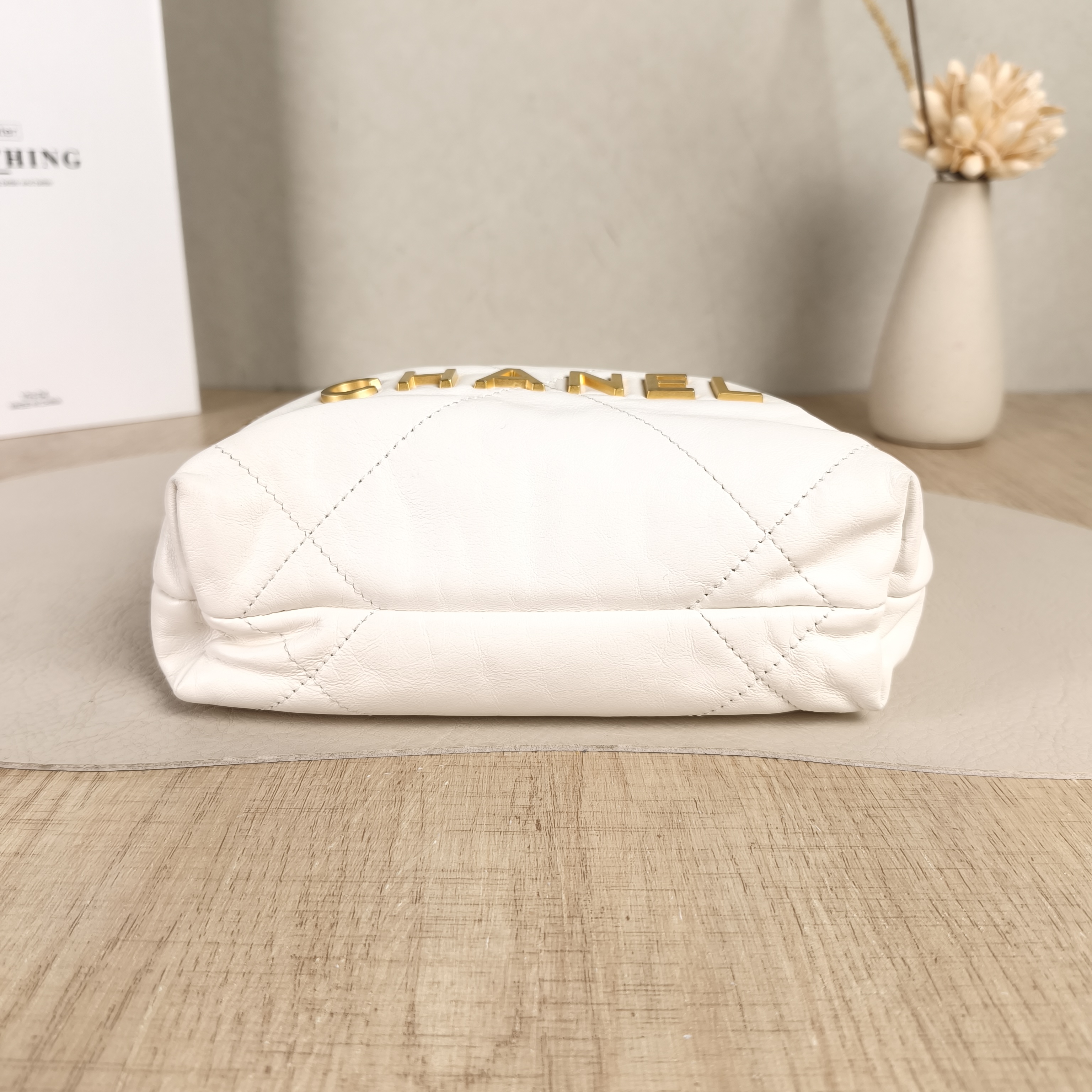 Chanel Shoulder Bag22Bag White CC alfskinmini20 × 6 × 19 cm — cover view 3 of 5