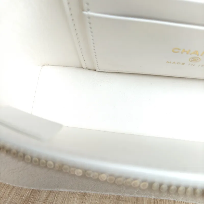 Chanel Crossbody Bag lp Box Bag Top Handle Crossbody Bag White Grained Calfskin 19 × 5 × 12 cm — detail view 8 of 12