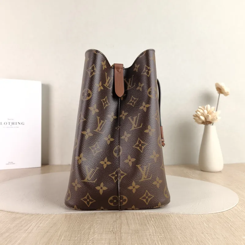 Louis Vuitton Shoulder Bag NÉONOÉ Bucket Bag Caramel PVC Medium 26 × 17.5 × 26 cm — detail view 2 of 10