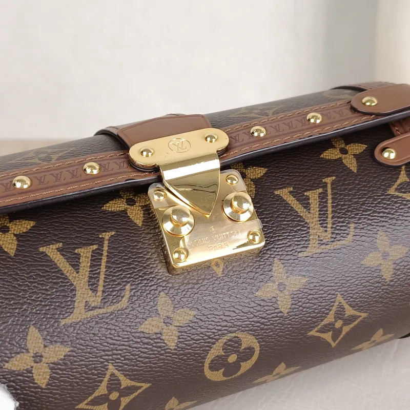 Louis Vuitton Crossbody Bag Papillon Trunk Monogram PVC Small19 × 9 × 9 cm — detail view 8 of 12