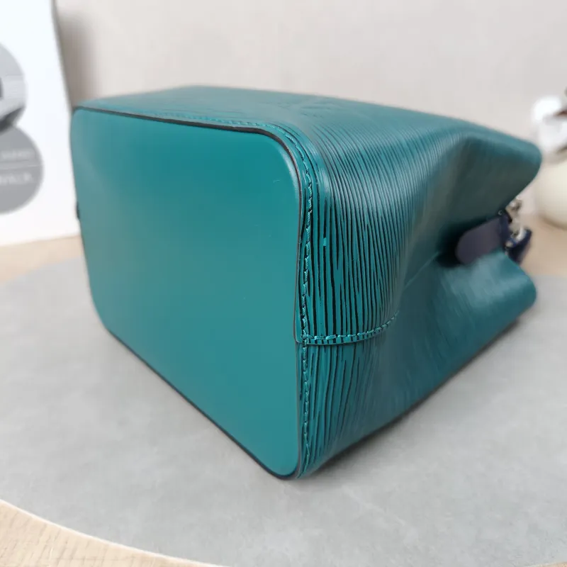 GUCCI Crossbody Bag NÉONOÉ Bucket Bag BB Monogram PVC Medium 24 × 7 × 14.5 cm — detail view 2 of 13
