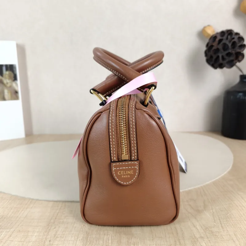 CELINE Crossbody Bag Calfskin Small 20 × 10.5 × 14 cm — detail view 5 of 13