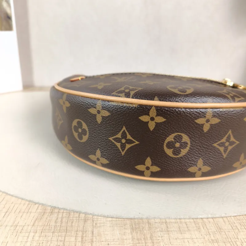 Louis Vuitton Crossbody Bag Loop Monogram PVC Small 23 × 6 × 13 cm — detail view 4 of 12