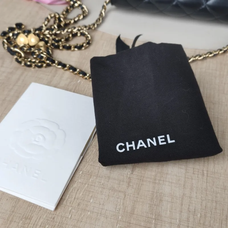 Chanel Crossbody Bagcf woc Black Calfskinmini19.2 × 3.5 × 12.3 cm — detail view 13 of 15
