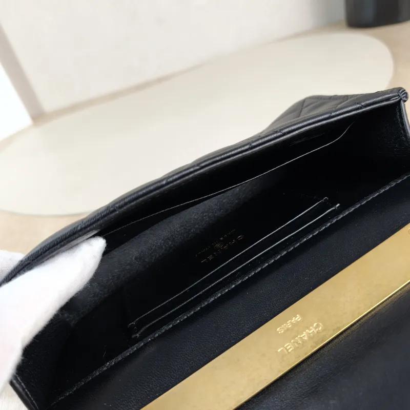 Chanel Crossbody Bag kelly Black Lambskin One Size 18.5 × 4.5 × 10 cm — detail view 11 of 13