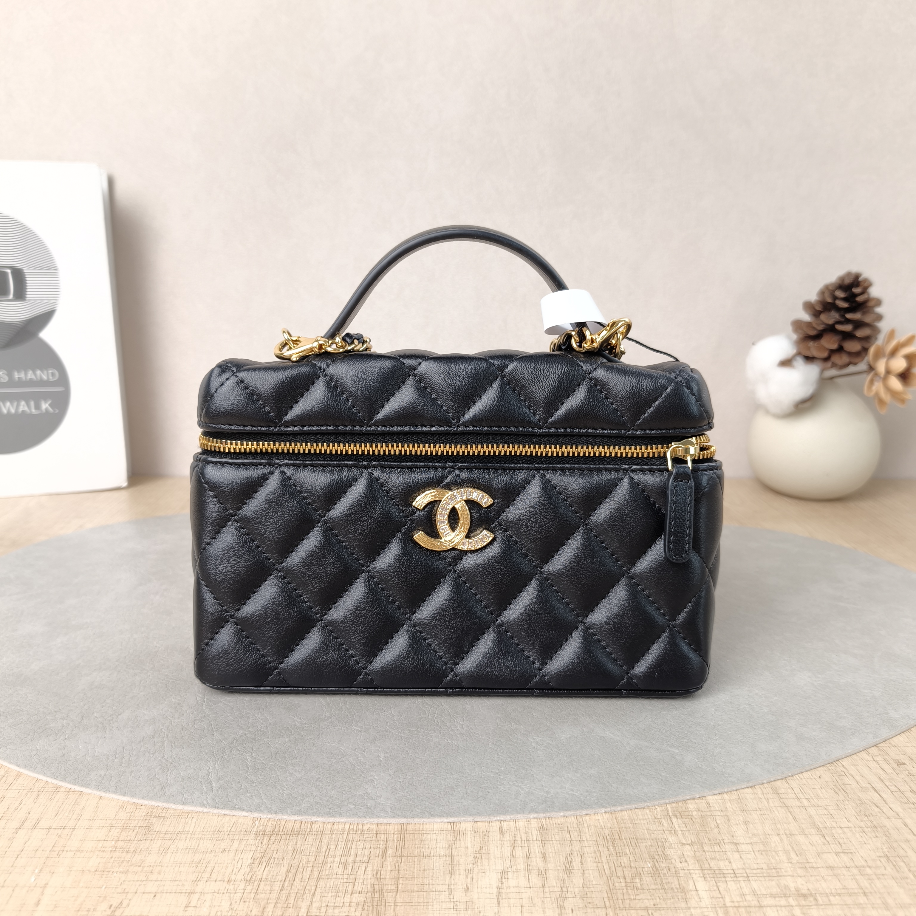 Chanel Crossbody Bag25c Gold-Tone Hardware lp Black Lambskin One Size19.5 × 5 × 17 cm