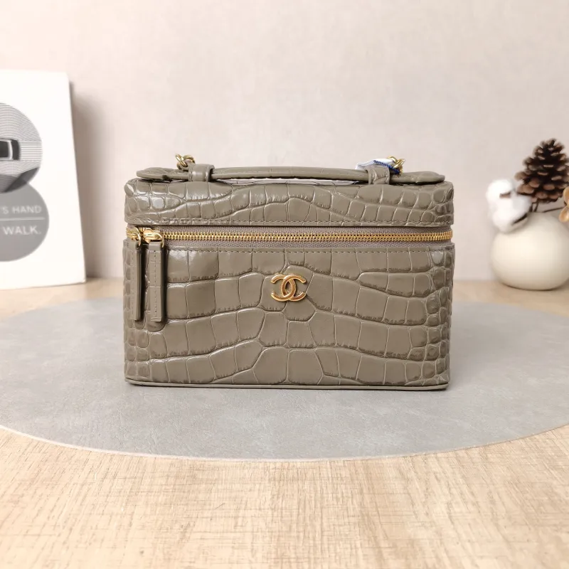 Chanel Crossbody Bag26a Collectionlp Top Handle Bag Grey Calfskin One Size19.5 × 5 × 17 cm